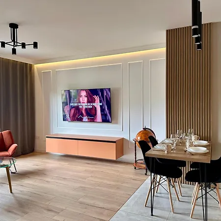 Kocham Podróże Na Fuzji Nowy!!! Klimatyzacja,balkon,wejście Na Kod, Wifi, Fv Apartamento Łódź